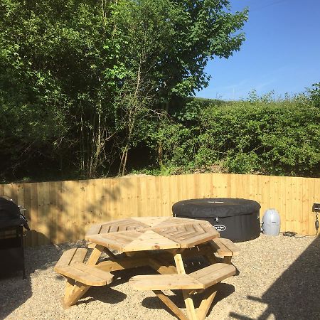 Romantic Getaway Luxury Wooden Cabin With Private Hot Tub And Bbq 阿伯里斯特威斯 外观 照片