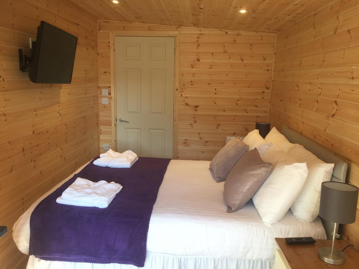 Romantic Getaway Luxury Wooden Cabin With Private Hot Tub And Bbq 阿伯里斯特威斯 外观 照片